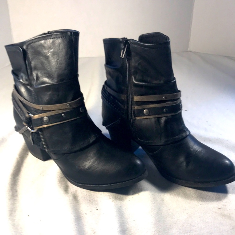 Jellypop Women’s Rhory  Black Vegan Leather Steam Punk Moto Side Zip Ankle Boots